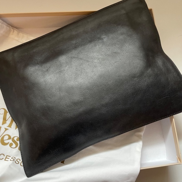 SOLD!!! VIVIENNE WESTWOOD ICONIC TI TS PRINTED BLACK LEATHER CLUTCH NWT SS16 - Picture 10 of 15